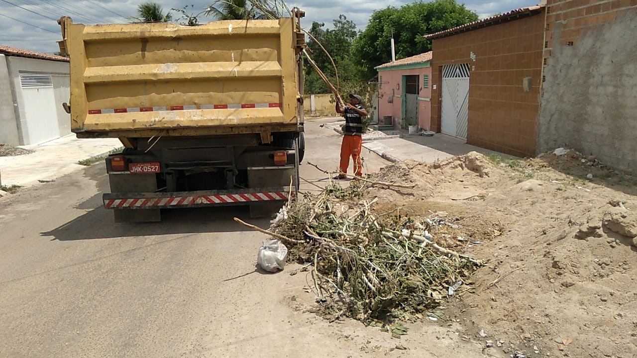 Mais de 270 toneladas de lixo são retiradas das ruas de Delmiro Gouveia em 1 semana