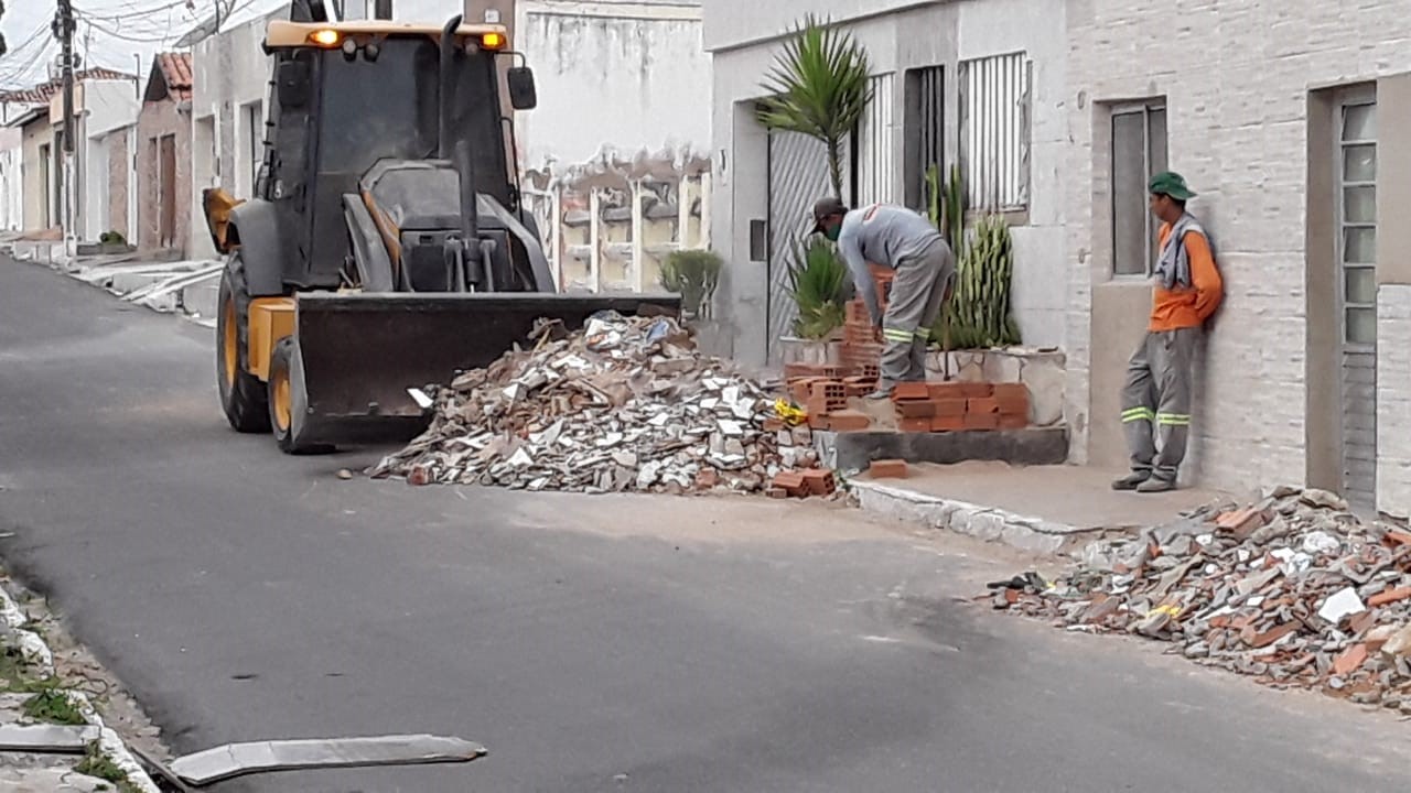 Mais de 270 toneladas de lixo são retiradas das ruas de Delmiro Gouveia em 1 semana